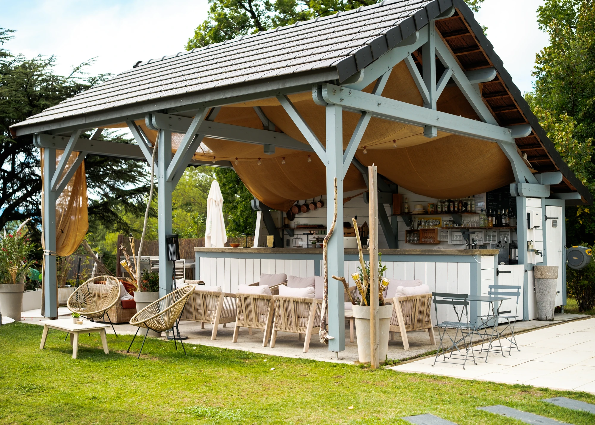 espace paillotte exterieur